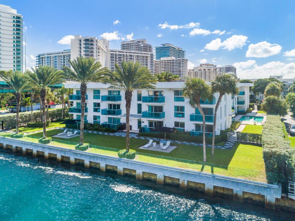 Beach Haus Bal Harbour - Miami Beach, FL