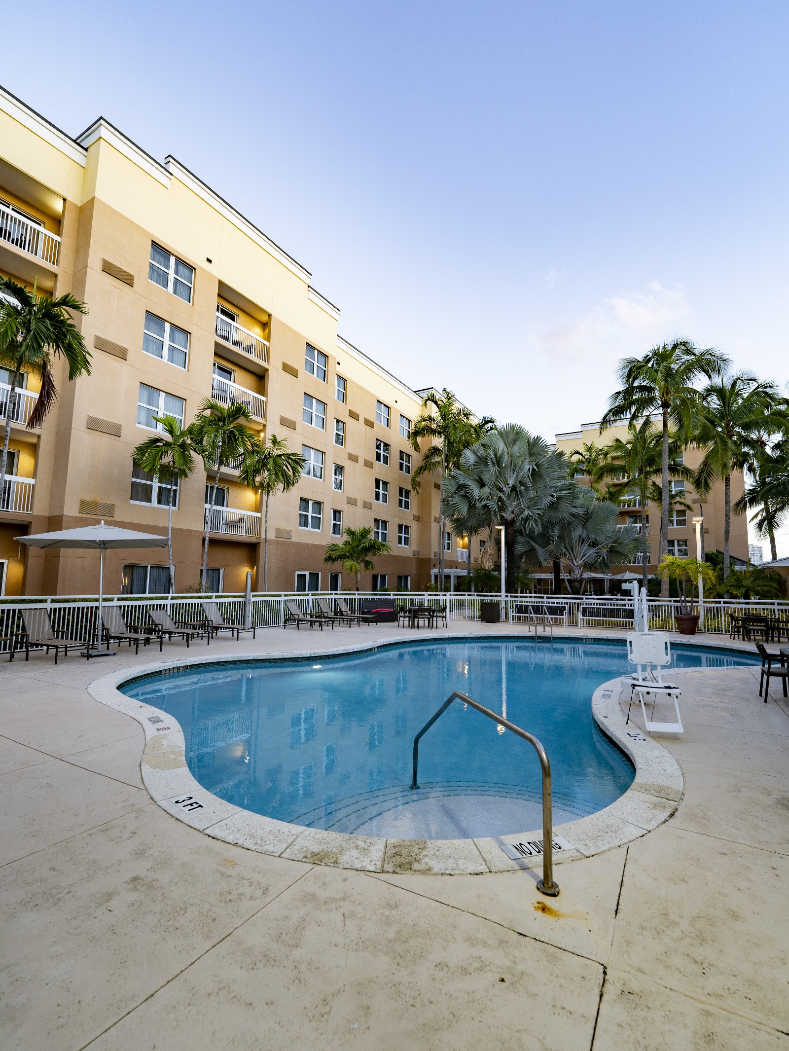 Courtyard by Marriott Miami Aventura Mall - Miami Beach, FL