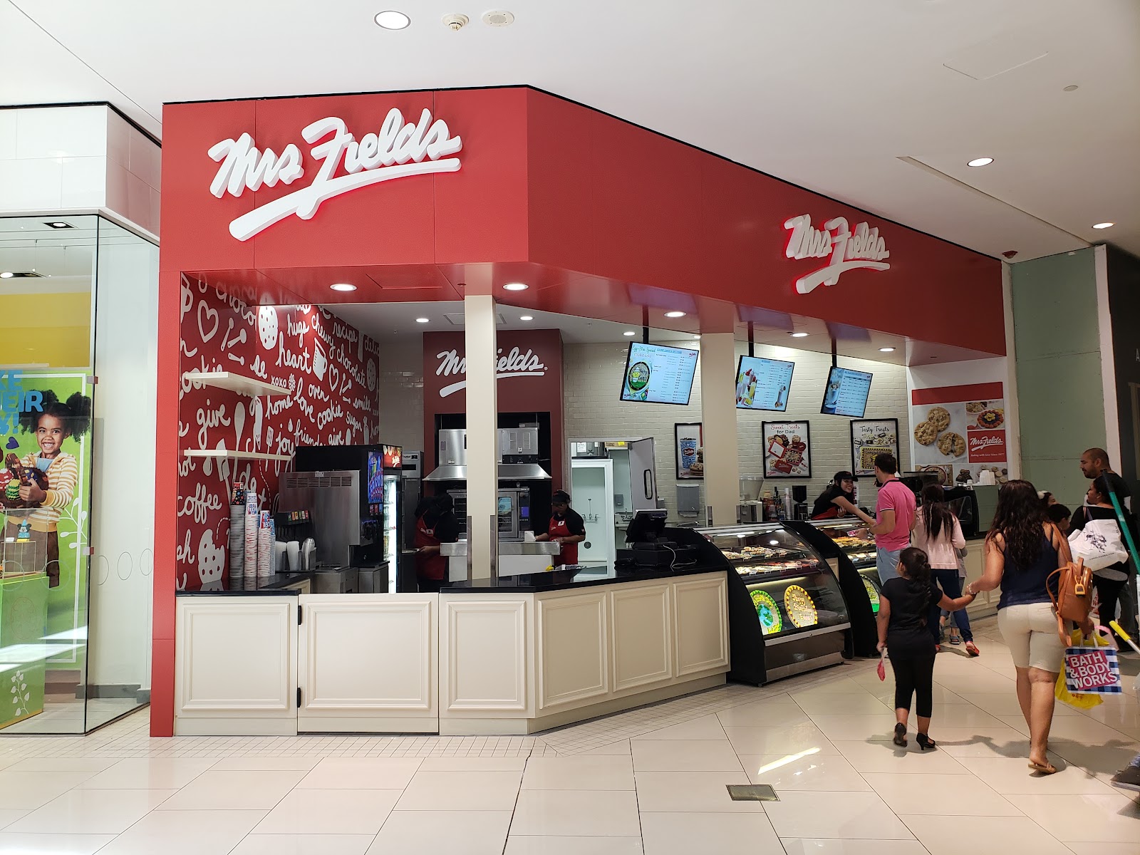 Mrs. Fields Aventura Mall - Miami Beach, FL