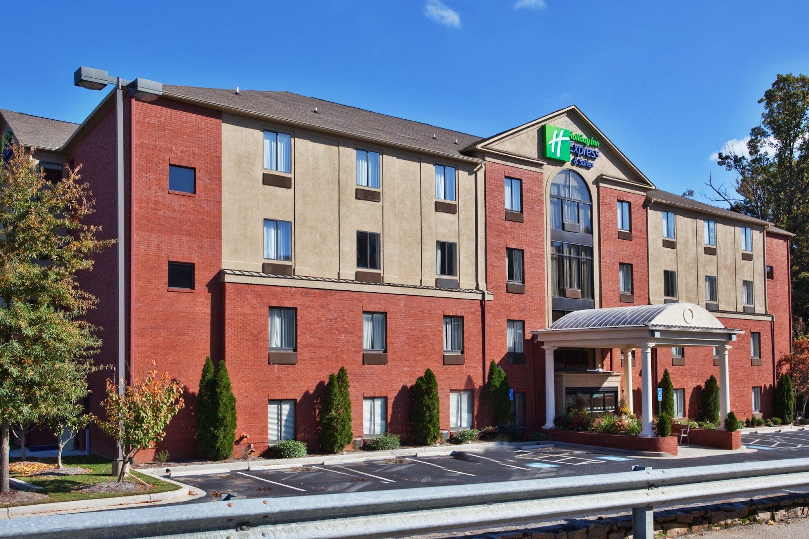 Holiday Inn Express & Suites Atlanta-Emory University Area - Atlanta, GA