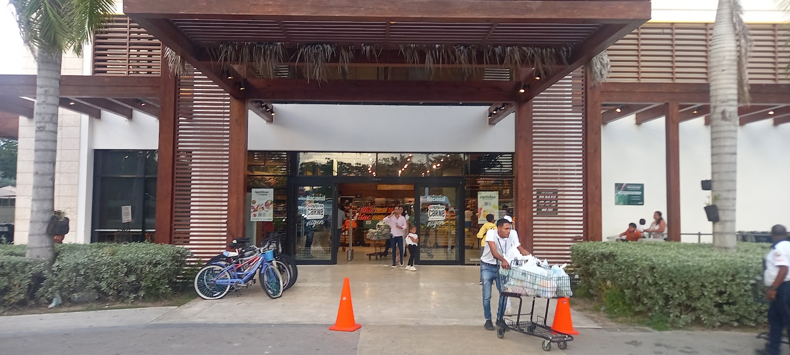 Supermercado Nacional / Jumbo - Dominican Republic