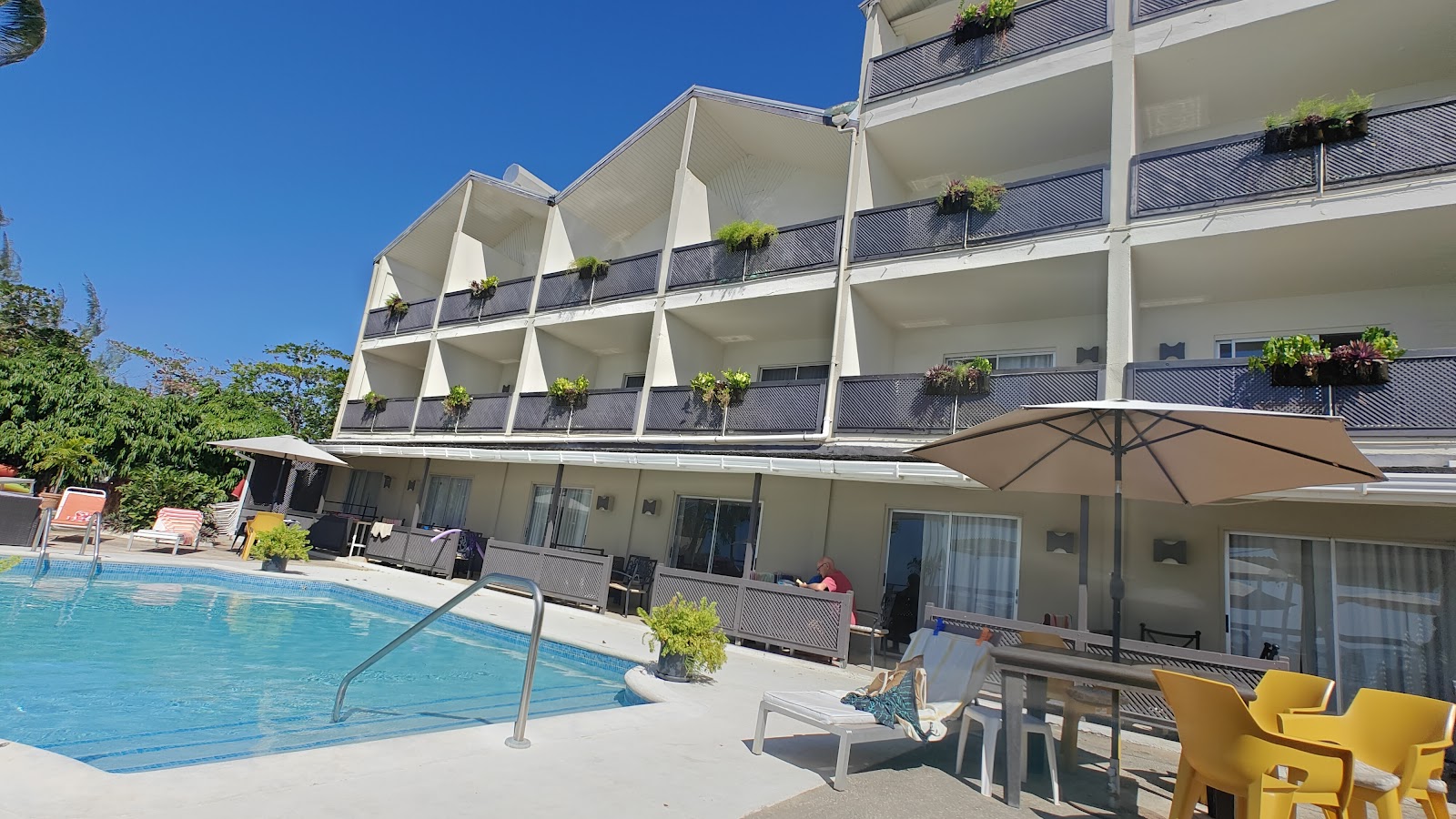 Tropical Sunset Beach Apartment Hotel - Barbados