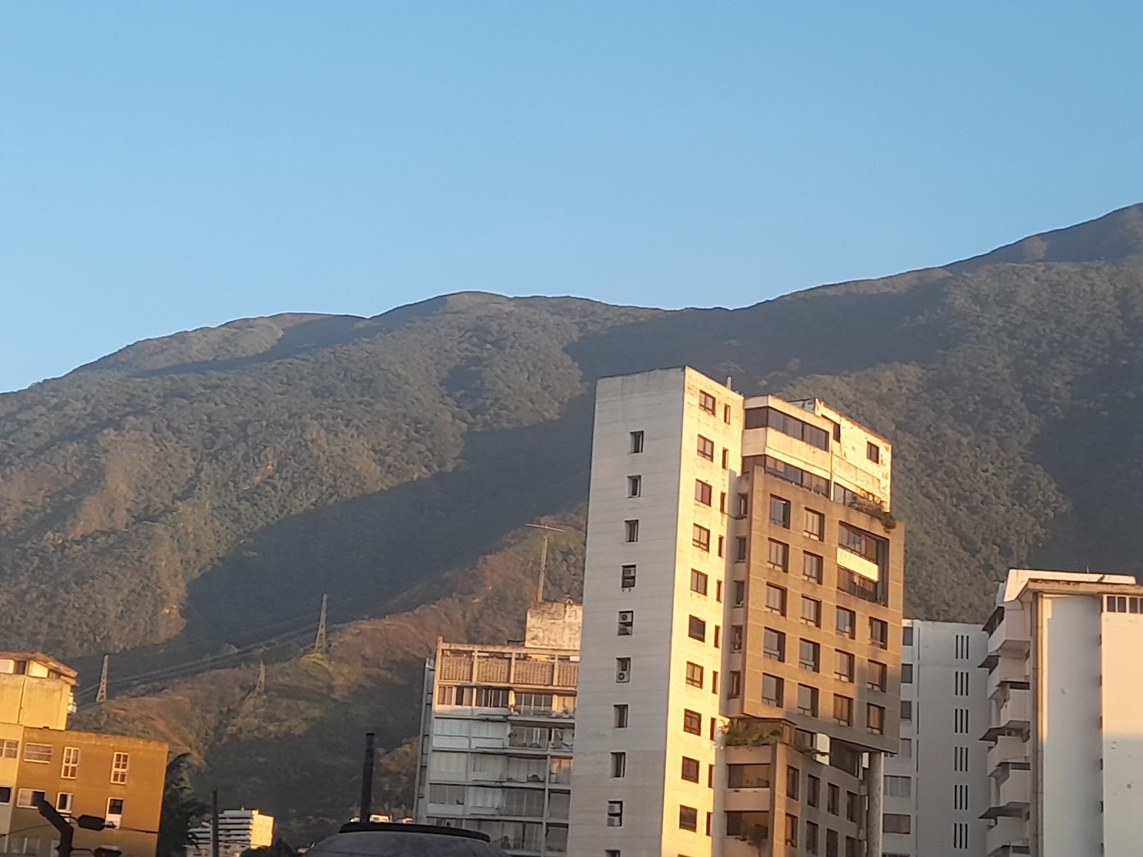 Primera Avenida Suites - Caracas