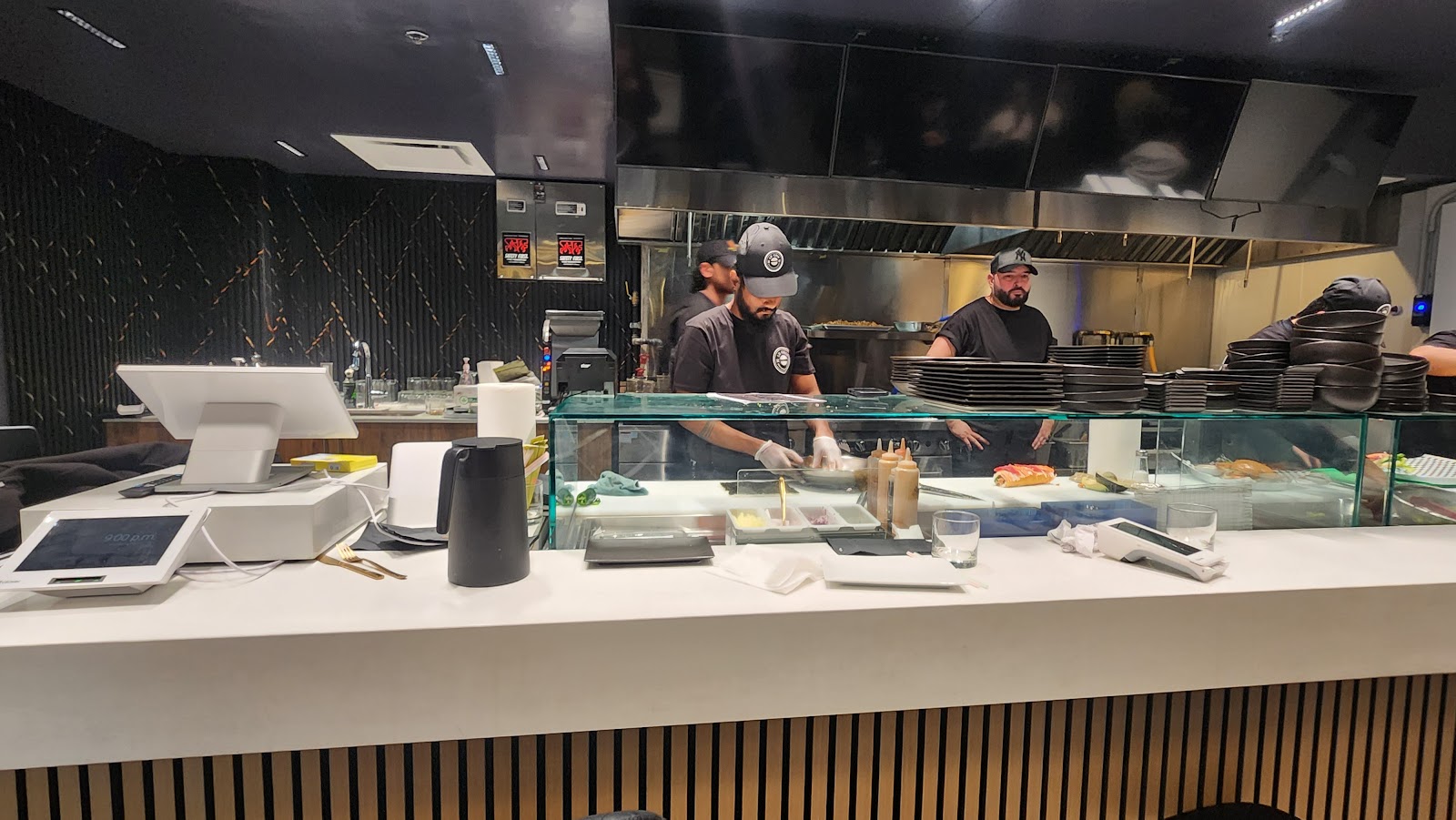 Le Coin Sushi & Burger Bar - Montreal, QC