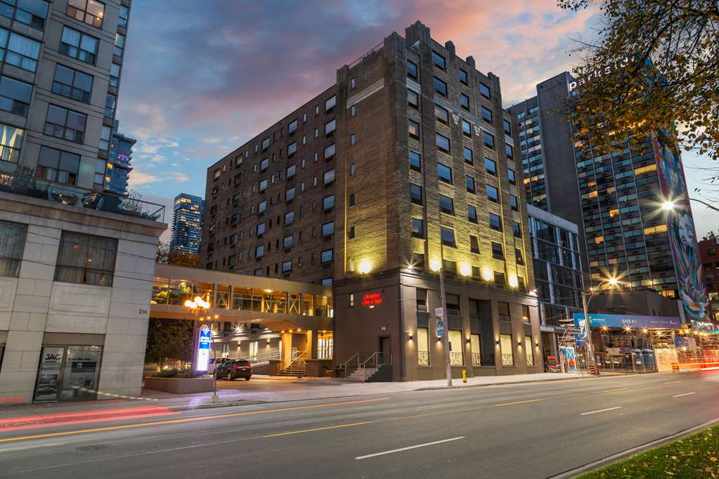 Hampton Inn & Suites by Hilton Toronto Downtown - Toronto, ON