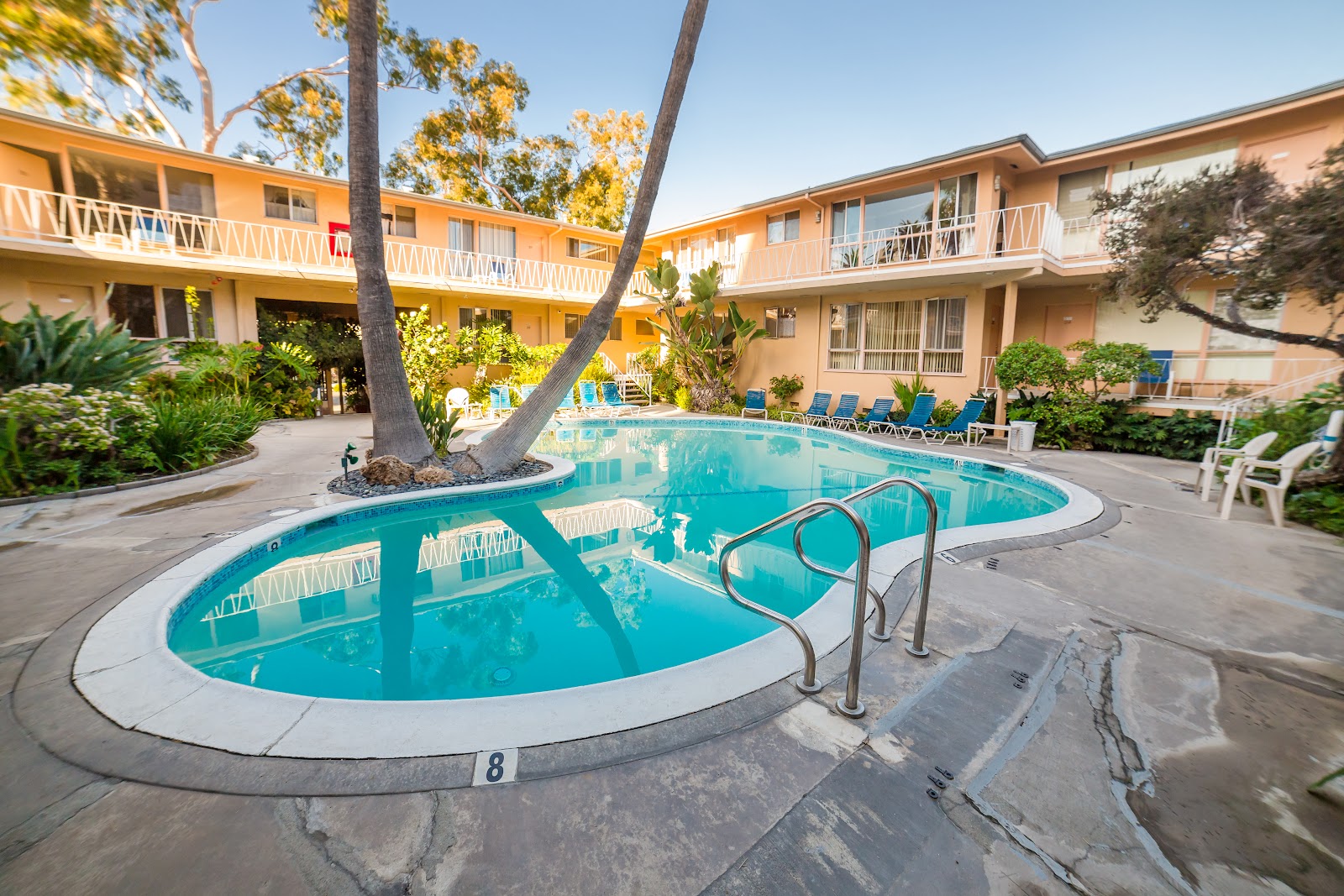 Cal Mar Hotel Suites - Los Angeles, CA