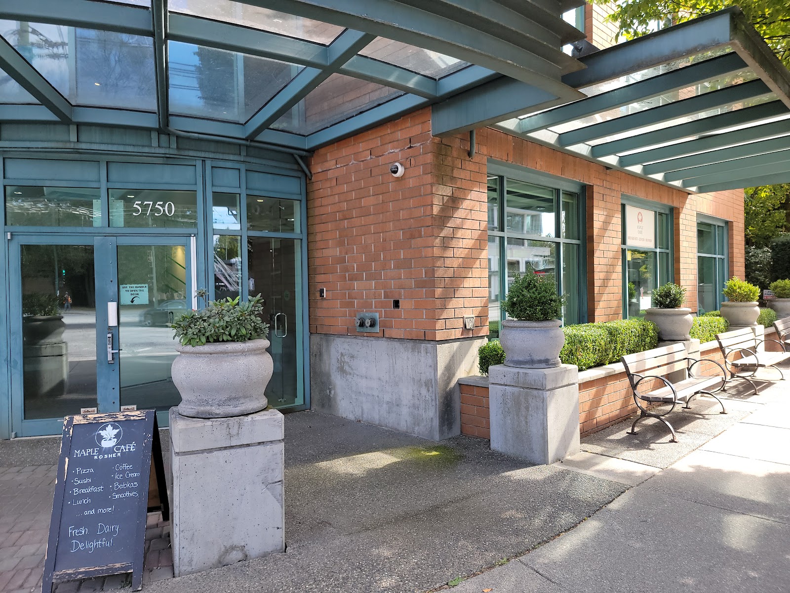 Maple Café - Vancouver, BC